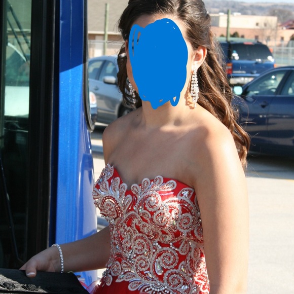 Tony Bowls Like New Beutiful Red Prom Dress, Size 2 - Picture 13 of 16